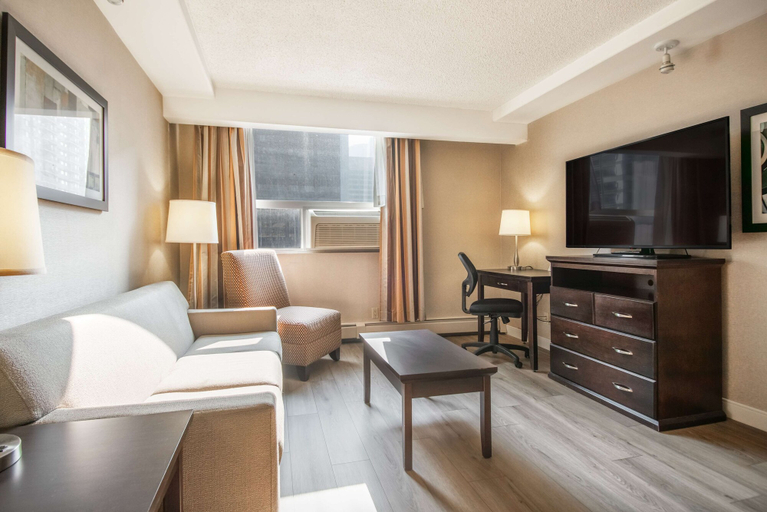Bedroom 3, Coast Calgary Downtown Hotel and Suites by APA, Division No. 6