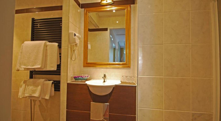 Bathroom 4, Attaché, Wien