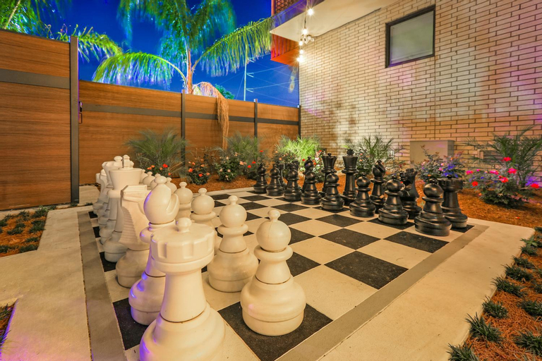 Modern 4BR Villas with Amenities, Orleans