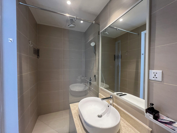 Bathroom 14