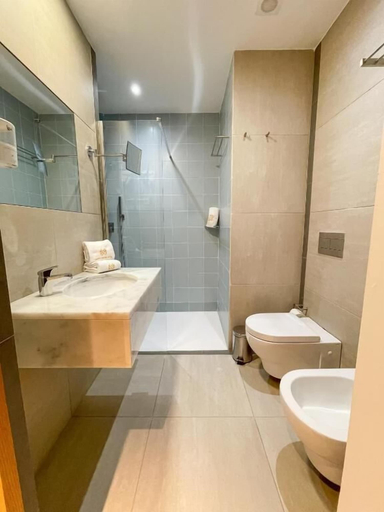 Bathroom, Happy Day Hotel, Praia