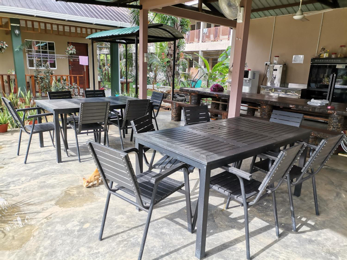 Food & Drinks, Hemingway Cottage, Semporna
