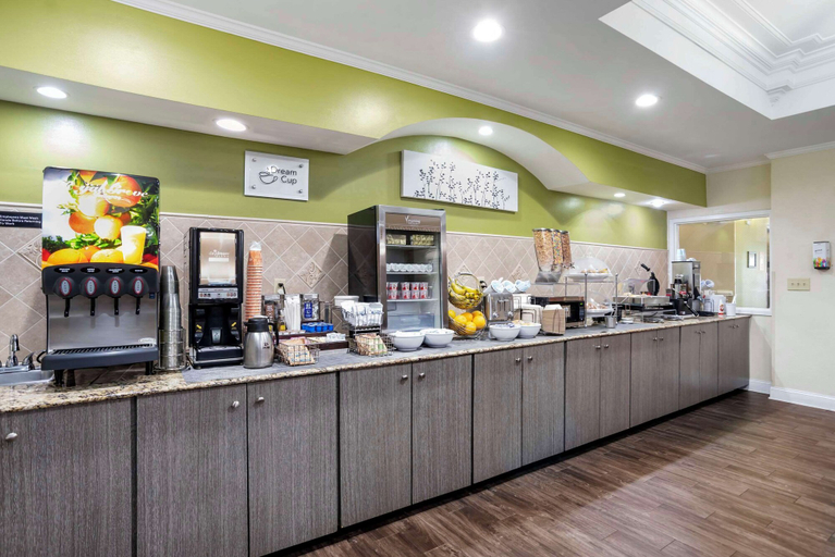 Food & Drinks 5, Sleep Inn & Suites Montgomery East I-85, Montgomery