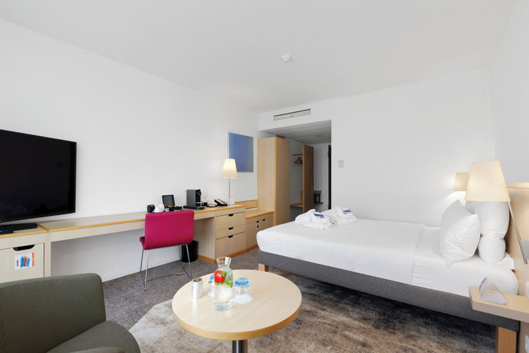 Bedroom 2, Novotel Berlin Mitte, Berlin