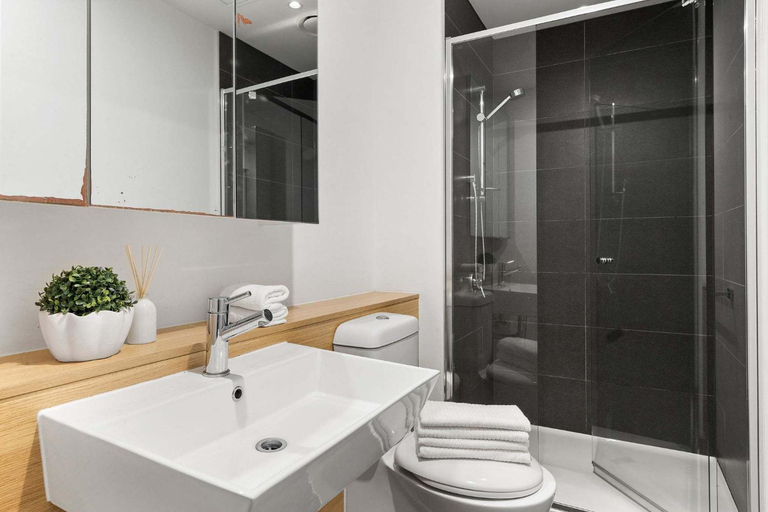 Bathroom, A 2BR Apt Next to Southern Cross, FREE Parking, Melbourne
