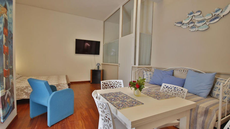 Others 2, Casa Levante a 75 mt dalla spiaggia, Bari