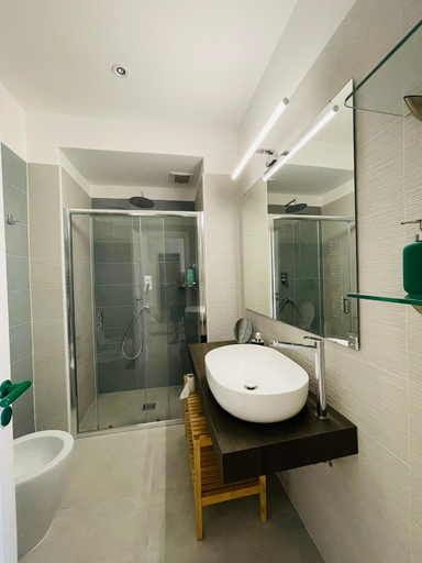 Bathroom 5, Villa Cycas, Napoli