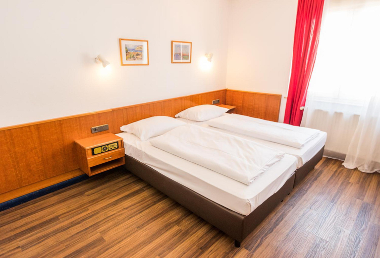 Bedroom 4, Hotel Am Friedensplatz, Stuttgart