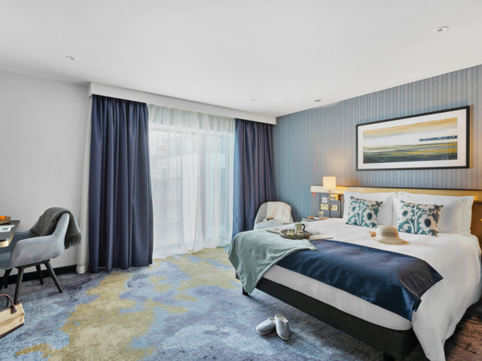 Bedroom 3, Mercure Paignton Hotel, Torbay