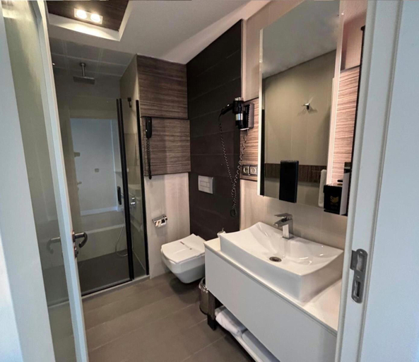 Bathroom 4, Sam Royal Hotel, Merkez