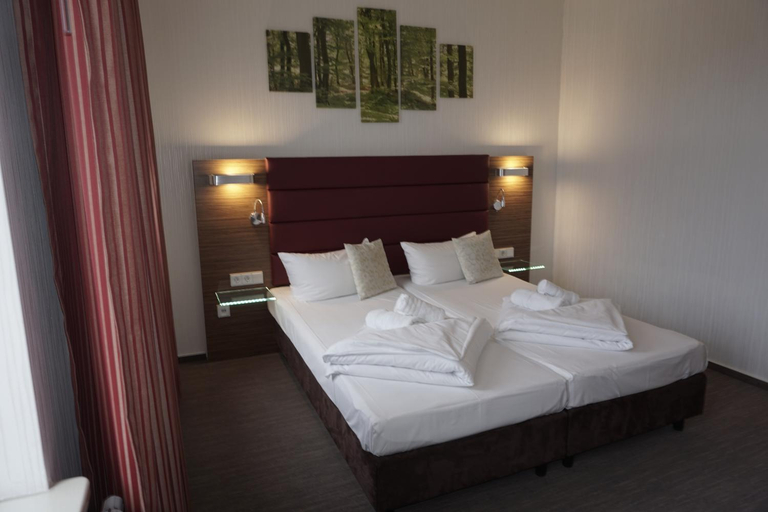 Bedroom 3, Hotel und Restaurant Zum Deutschen Hause, Oberspreewald-Lausitz