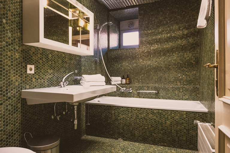 Bathroom 3, Das Brau ORIGINAL, Zell am See