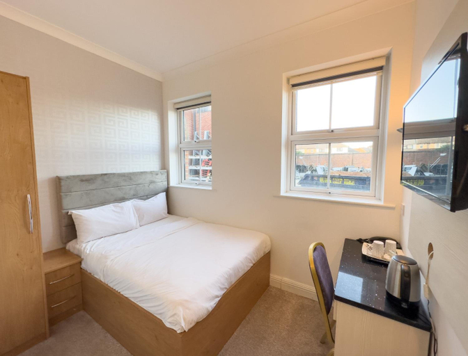 Bedroom 3, Baylis House Hotel, Slough