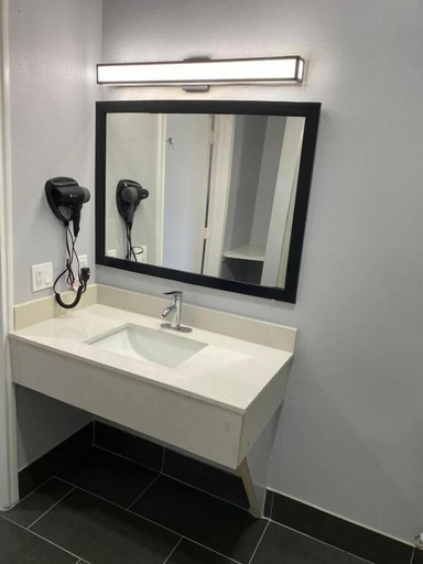 Bathroom 3, Airway Inn - IAH Airport, Houston
