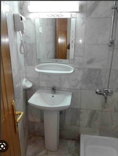 Bathroom 4, Luluah Al-Iman Hotel, Makkah