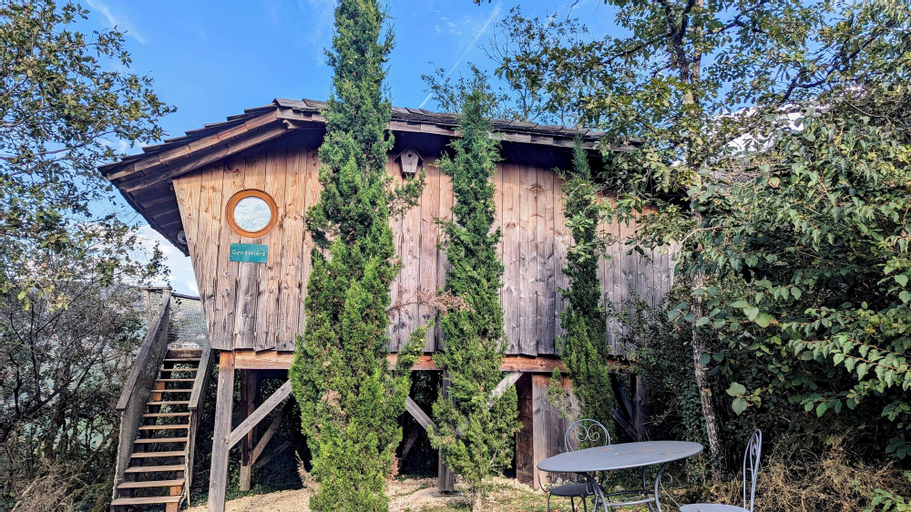 Exterior 10