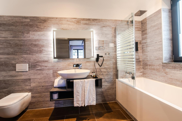Bathroom 3, Hotel LifeStyle Mindelheim, Unterallgäu