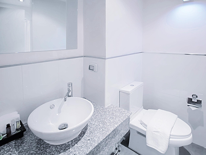 Bathroom 18
