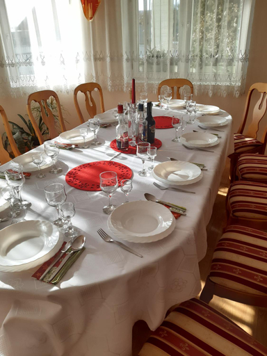Food & Drinks 2, Hajnal vendeghaz, Capalnita