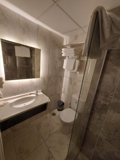 Bathroom 7