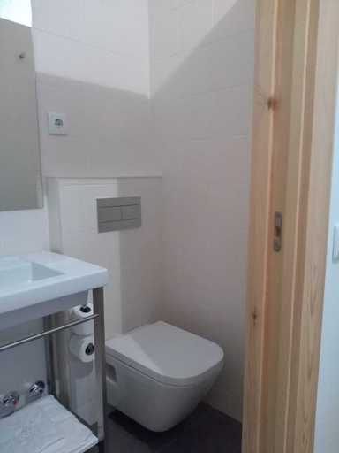 Bathroom 4, Casa da Baixa by PURUS, Coimbra