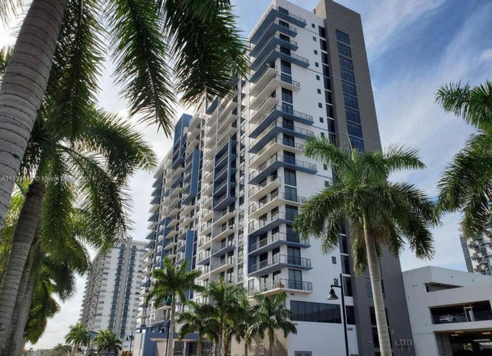 5350 Park inn Suite, Miami-Dade