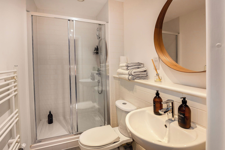 Bathroom, Rotheram - Suite at Bicester Heritage, Oxfordshire