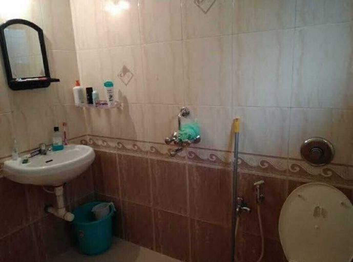Bathroom, kkrishna apartments, South Goa