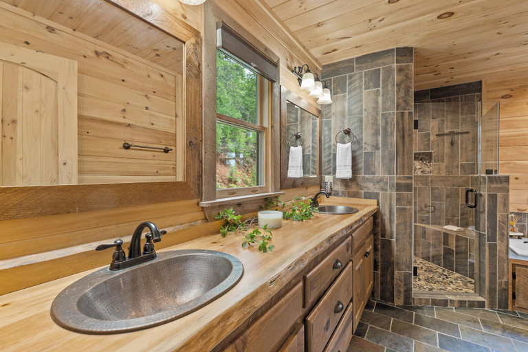 Bathroom 3, Serenity View, Fannin