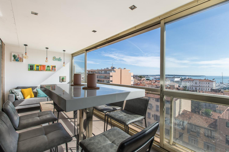 View 4, Admire Panoramic Ocean Views Thru Walls of Windows, Alpes-Maritimes