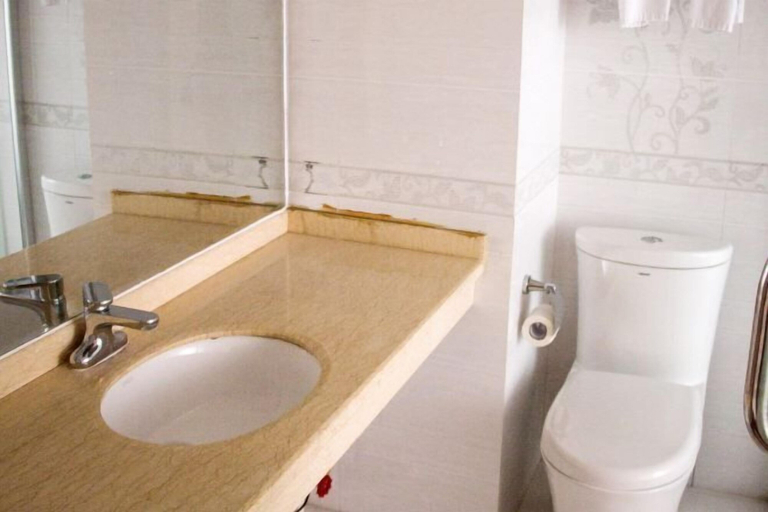 Bathroom, Fuhua Hotel (Dongxing Port), Fangchenggang