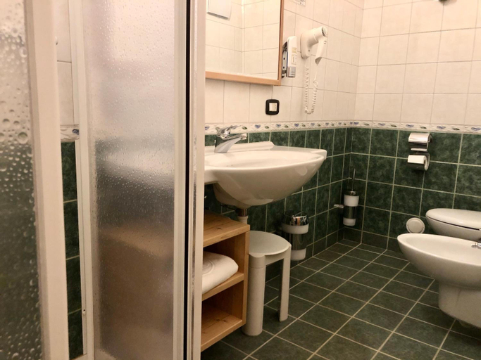 Bathroom 5, Hotel Domina Parco dello Stelvio, Trento