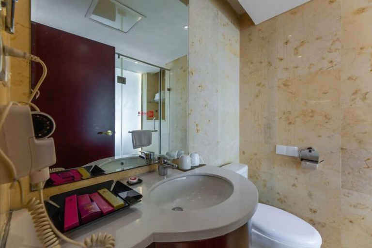Bathroom 4, Halcyon Hotel & Resort, Yingtan