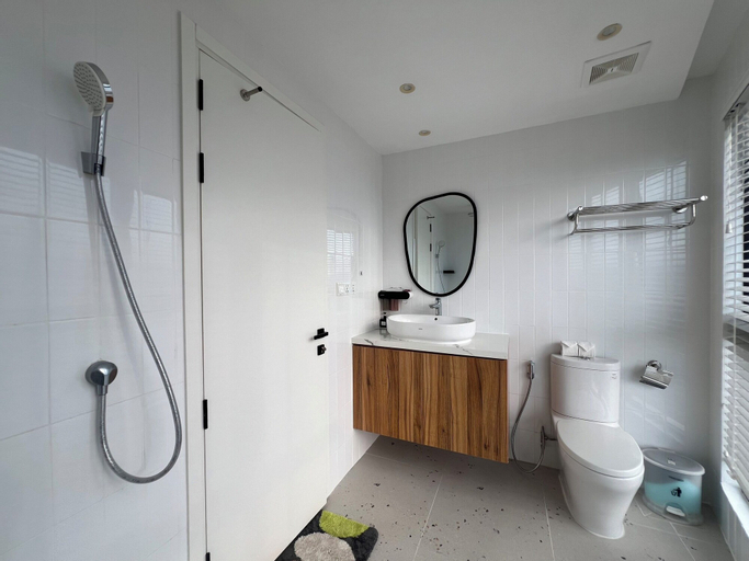 Bathroom 4