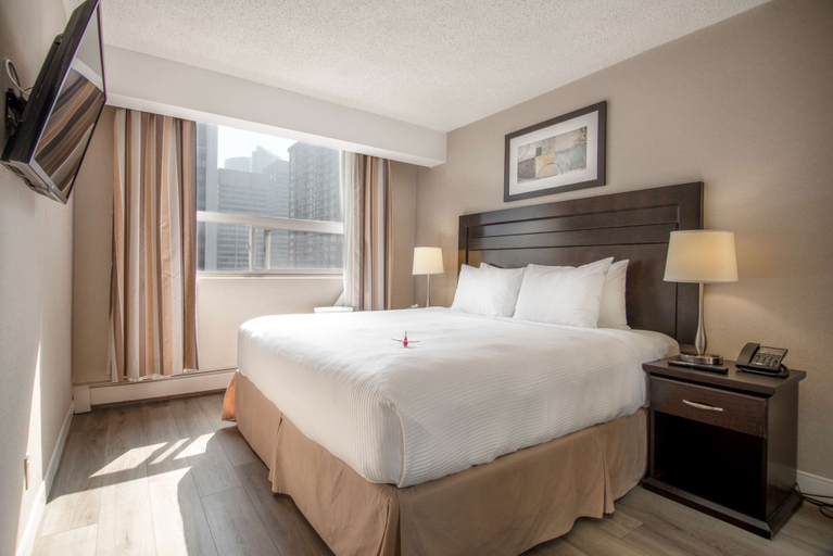 Bedroom 3, Coast Calgary Downtown Hotel and Suites by APA, Division No. 6