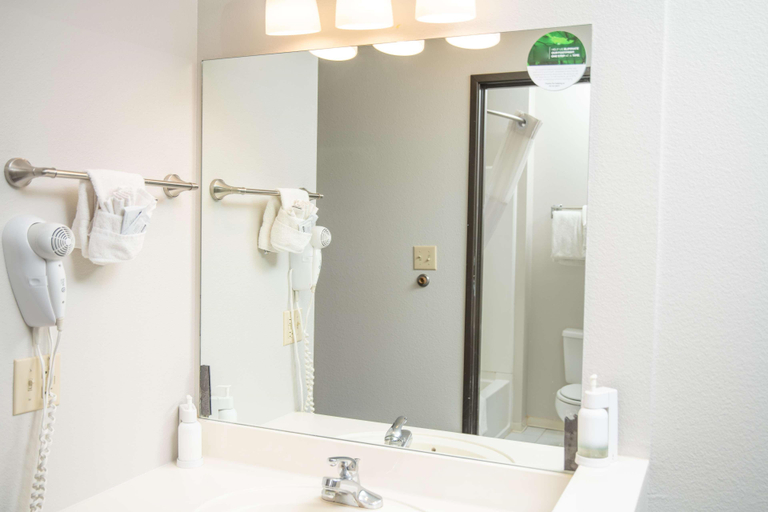 Bathroom 22