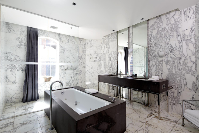 Bathroom 10