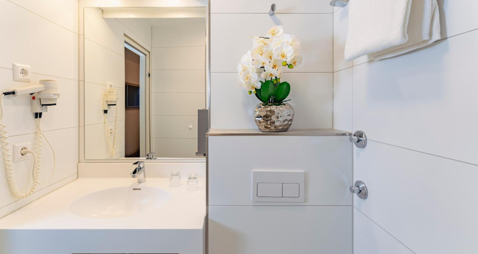 Bathroom 4, PLAZA INN Karlsruhe Nord, Karlsruhe