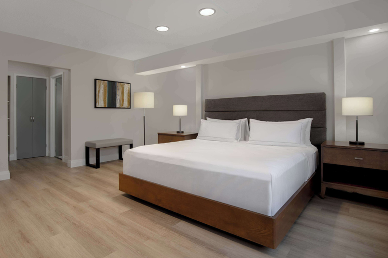 Bedroom 3, DoubleTree by Hilton Hotel London Ontario, Middlesex