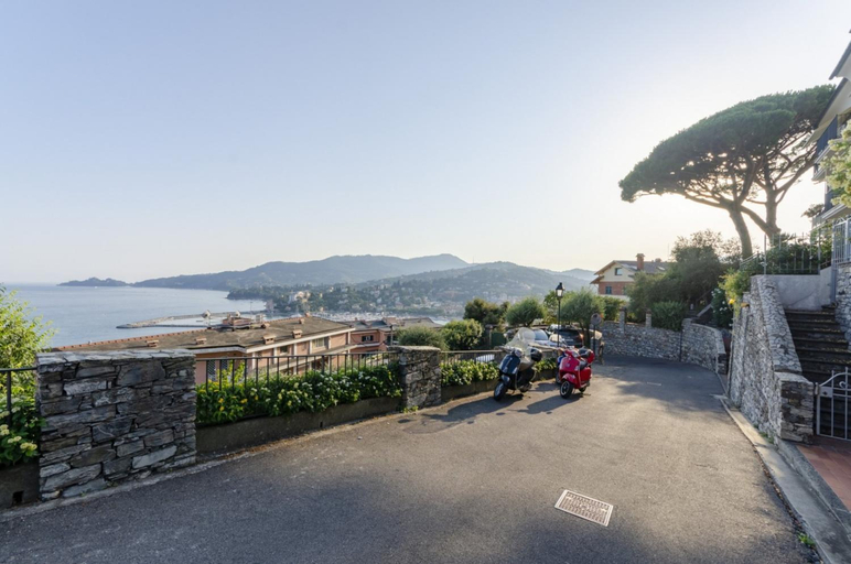Exterior & Views 5, JOIVY Spectacular Sea View Apt for 5 with Terrace, Genova