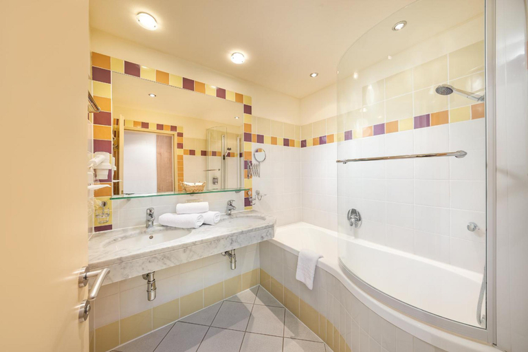 Bathroom 5, Sunny, Imst