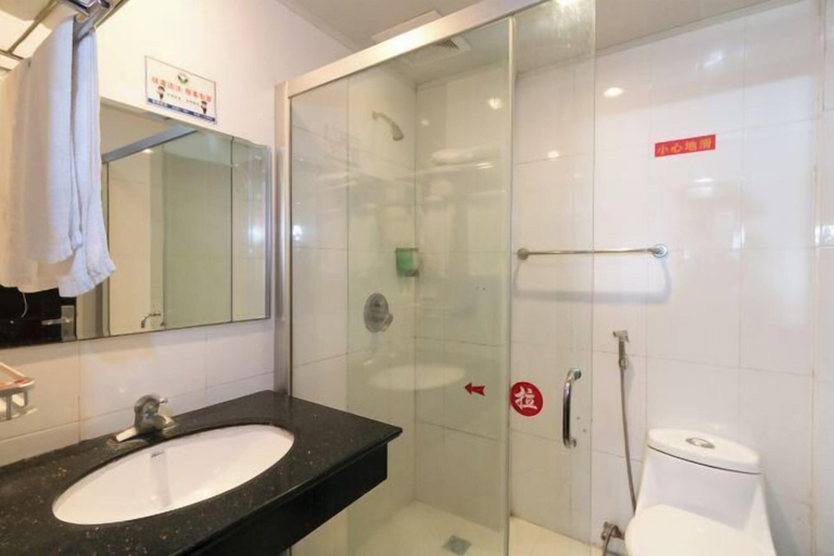 Bathroom 5, Longteng Hotel, Jinhua