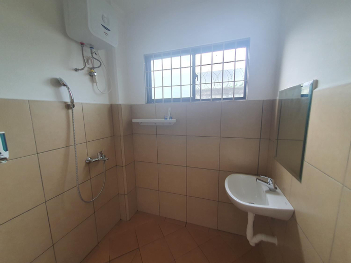 Bathroom 11