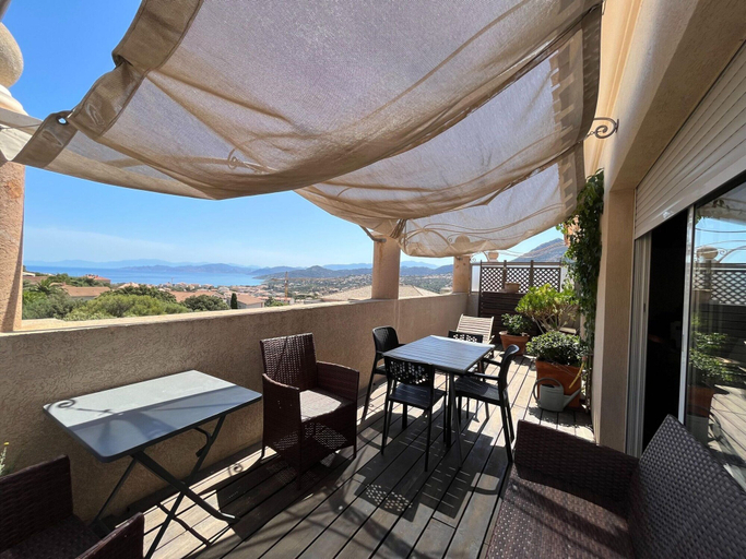 Balcony, Apartment With sea View and Pool, Haute-Corse
