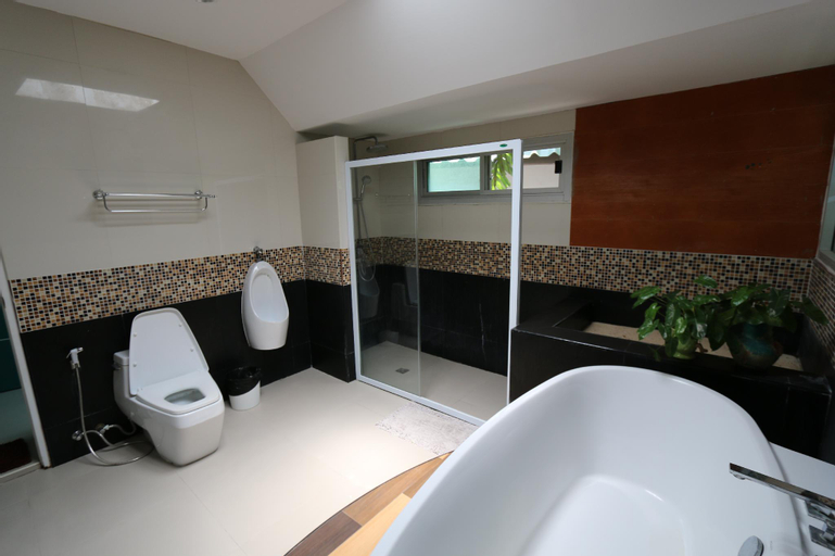 Bathroom 6