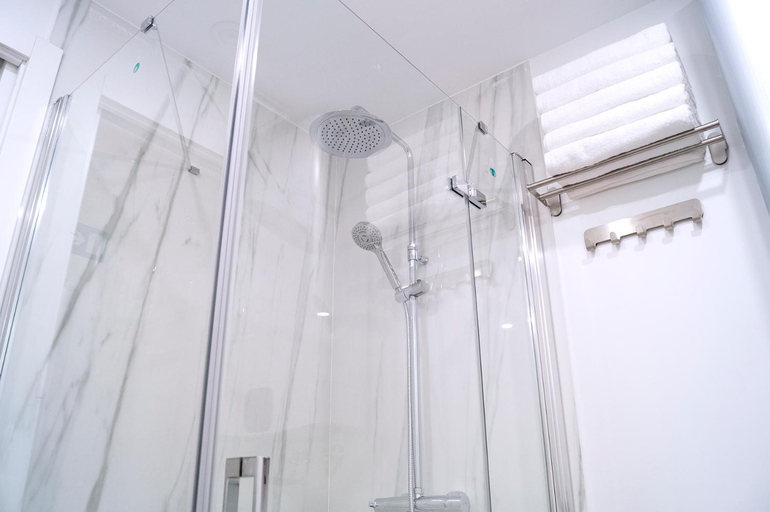Others 5, Moncloa room apartments, Madrid