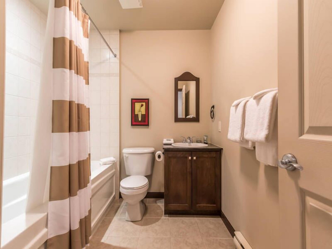 Bathroom 3, Borealis - RVMT, Les Laurentides