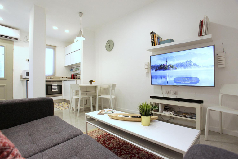 Others 4, Modern Home In The Heart of Nachlaot