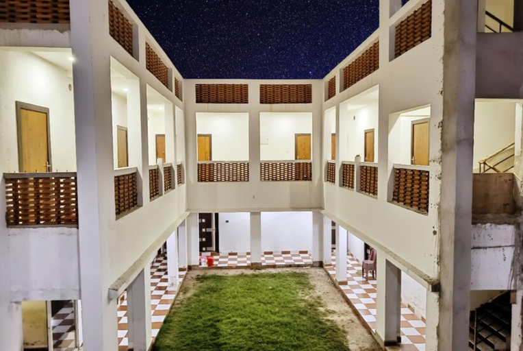 Exterior & Views