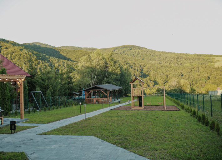 Others 4, Saliuk Lodge, Svaliavs'kyi